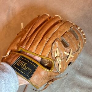 2/$30 Vtg. Wilson Doug Rader Autograph RH throw leather baseball glove